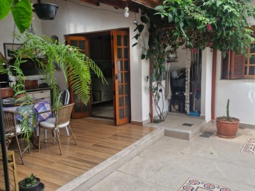 Casa à Venda