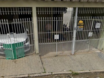 TERRENO COM 4 CASAS