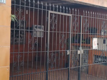 TERRENO COM 3 CASAS A VENDA