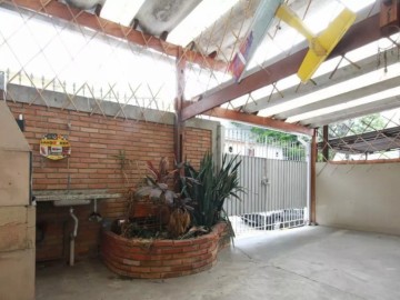 Casa à Venda