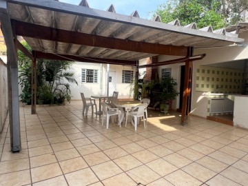 Casa à Venda